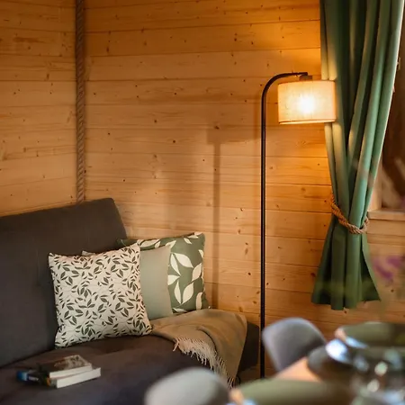 Sudecka Przystan Lodge *